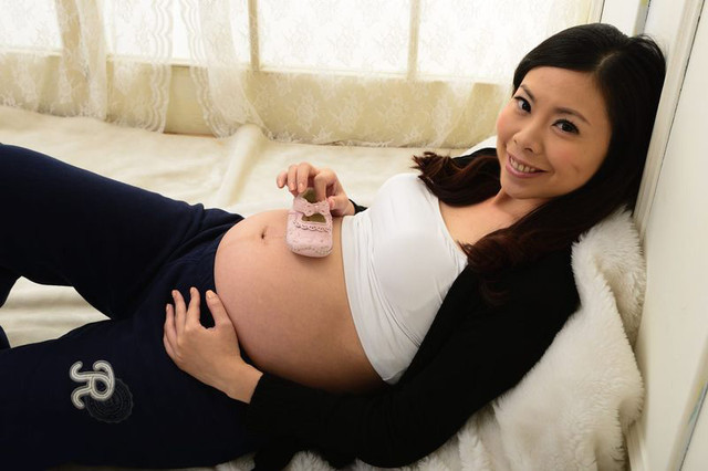 惲郁‧孕育｜38週孕婦寫真｜卸貨前的大肚廣告照紀念｜人生第一次的平面廣告