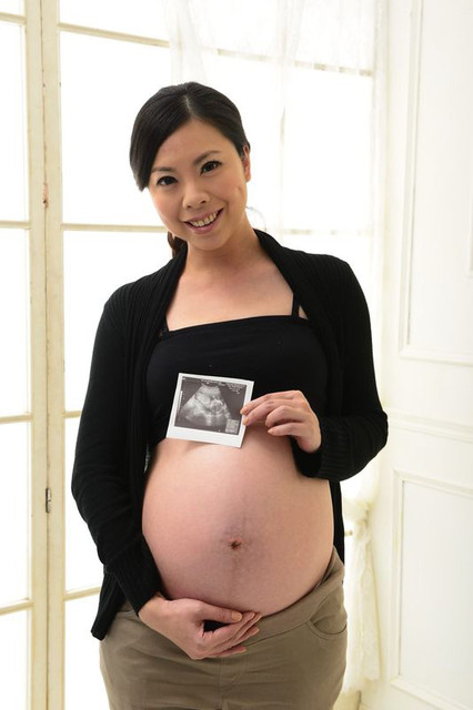 惲郁‧孕育｜38週孕婦寫真｜卸貨前的大肚廣告照紀念｜人生第一次的平面廣告
