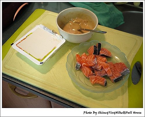 味噌鮭魚湯,costco鮭魚排食譜,日式味噌鮭魚湯