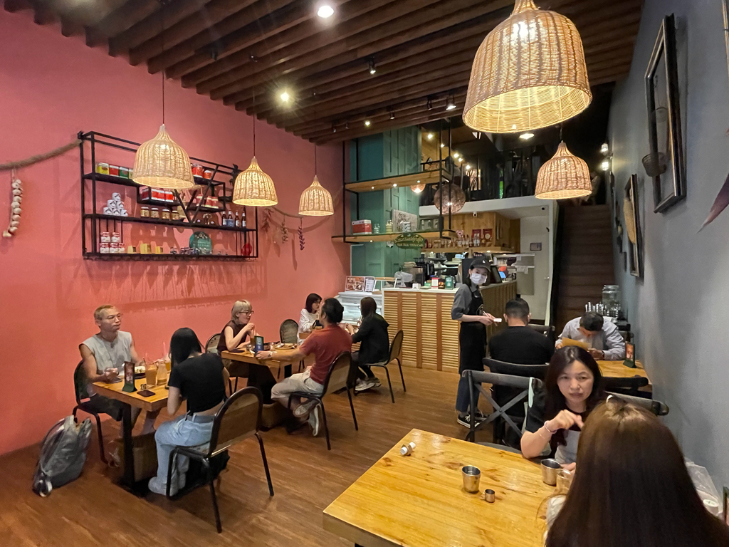 【圖圖咖啡館Tuk-Tuk Thai Café】桃園中壢美食，網美必訪泰式餐廳