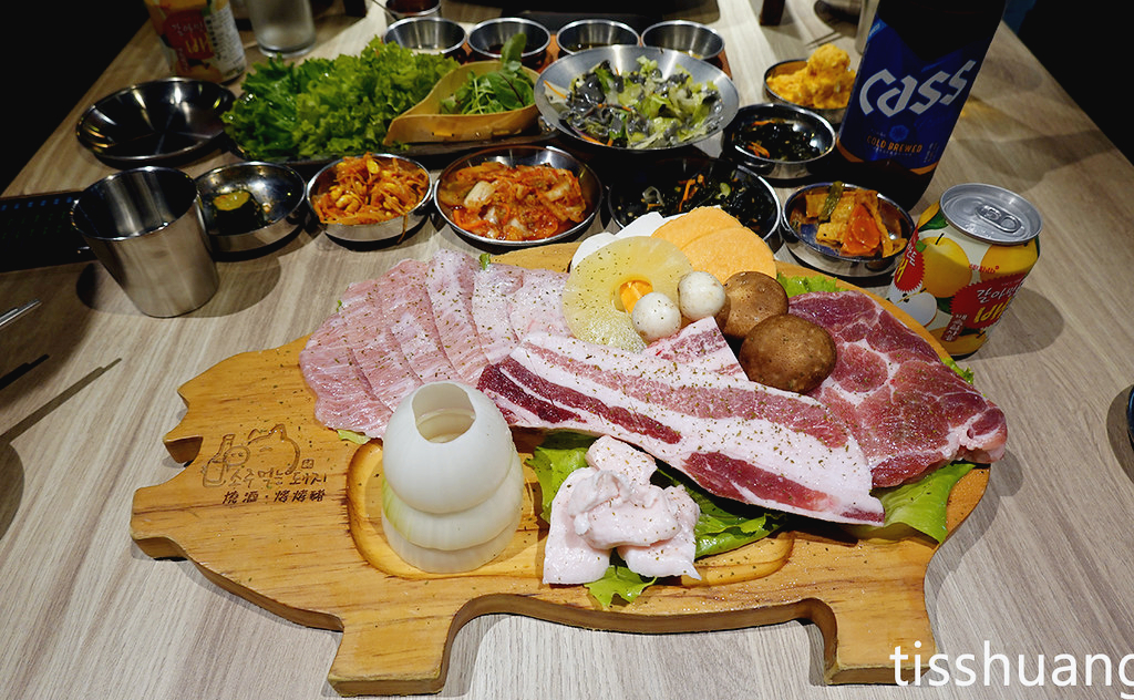 【台北韓式烤肉推薦】燒肉烤烤豬，google評價4.7分，專人幫烤，小菜無限供應