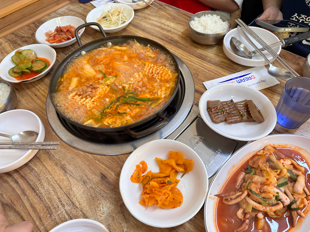 【漢南洞美食】漢南洞部隊鍋，好逛又好吃的韓國設計師潮牌聚落