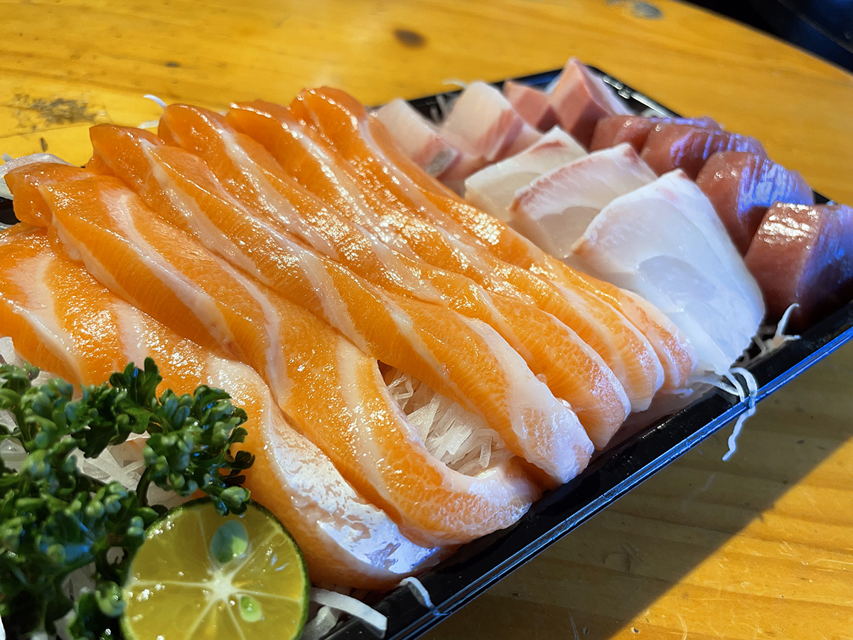 【濱江市場生魚片】安安海鮮人氣排隊美食，台北日本料理推薦